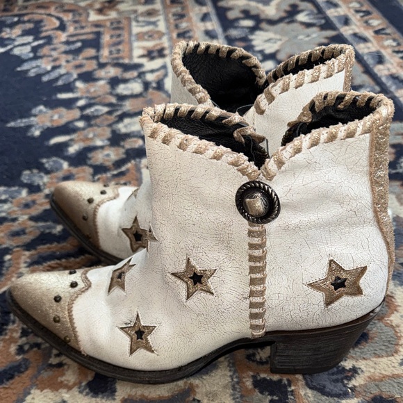 Old Gringo White and Gold Star Ankle Boots - Picture 5 of 7